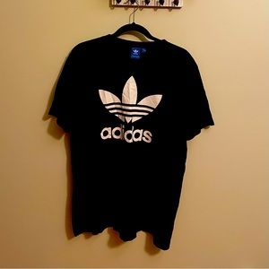 Classic Adidas T-shirt 🖤
